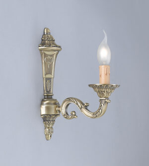 Applique in ottone a una luce a forma di candela Made in Italy