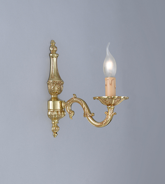 Applique in ottone a una luce a forma di candela Made in Italy