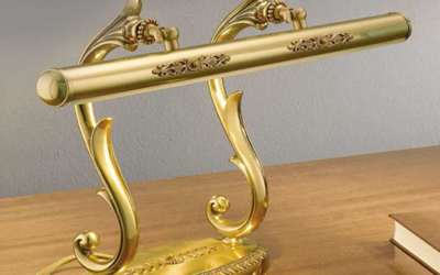 Brass desk lamp: a touch of elegance and baroque style for your workspace